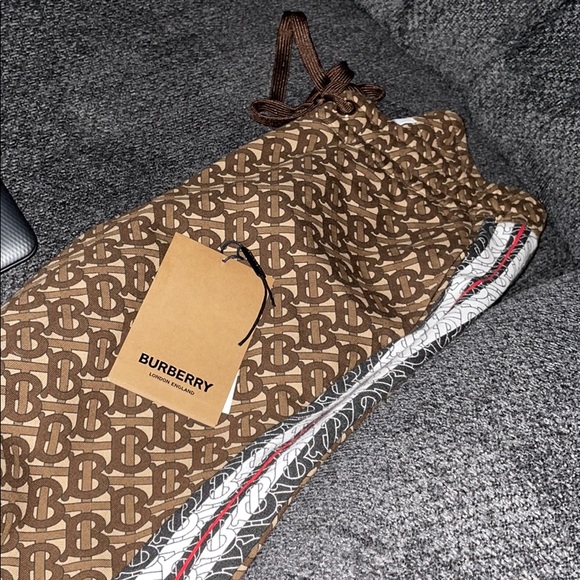 Burberry ‘TB’ Monogram Hoodie & Sweats Outfit - Picture 3 of 6